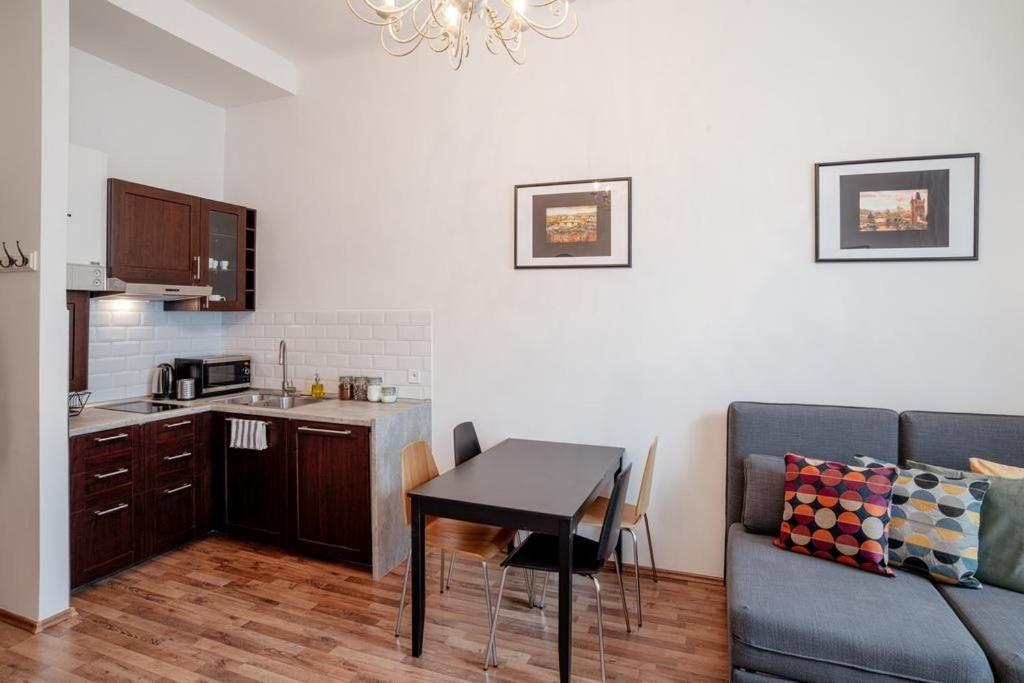 Alex Plus Karlin Apartment